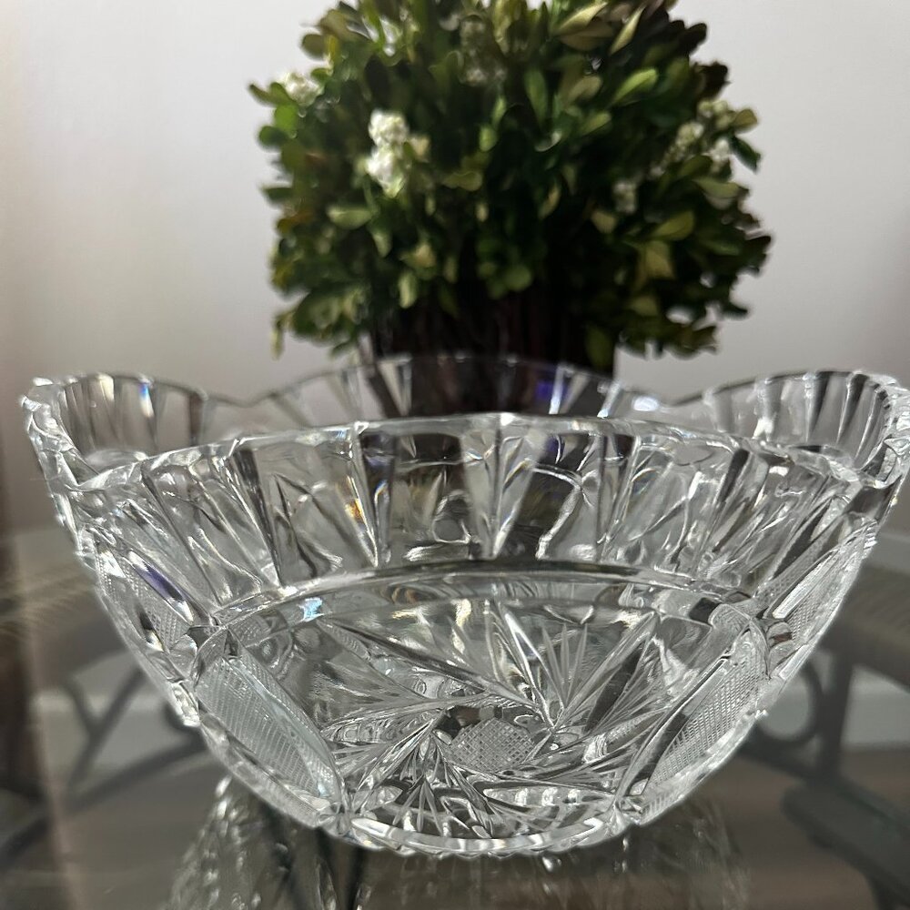 Violetta Heavy Crystal Starburst 8 1/2" Vintage Scalloped Decorative Bowl Poland